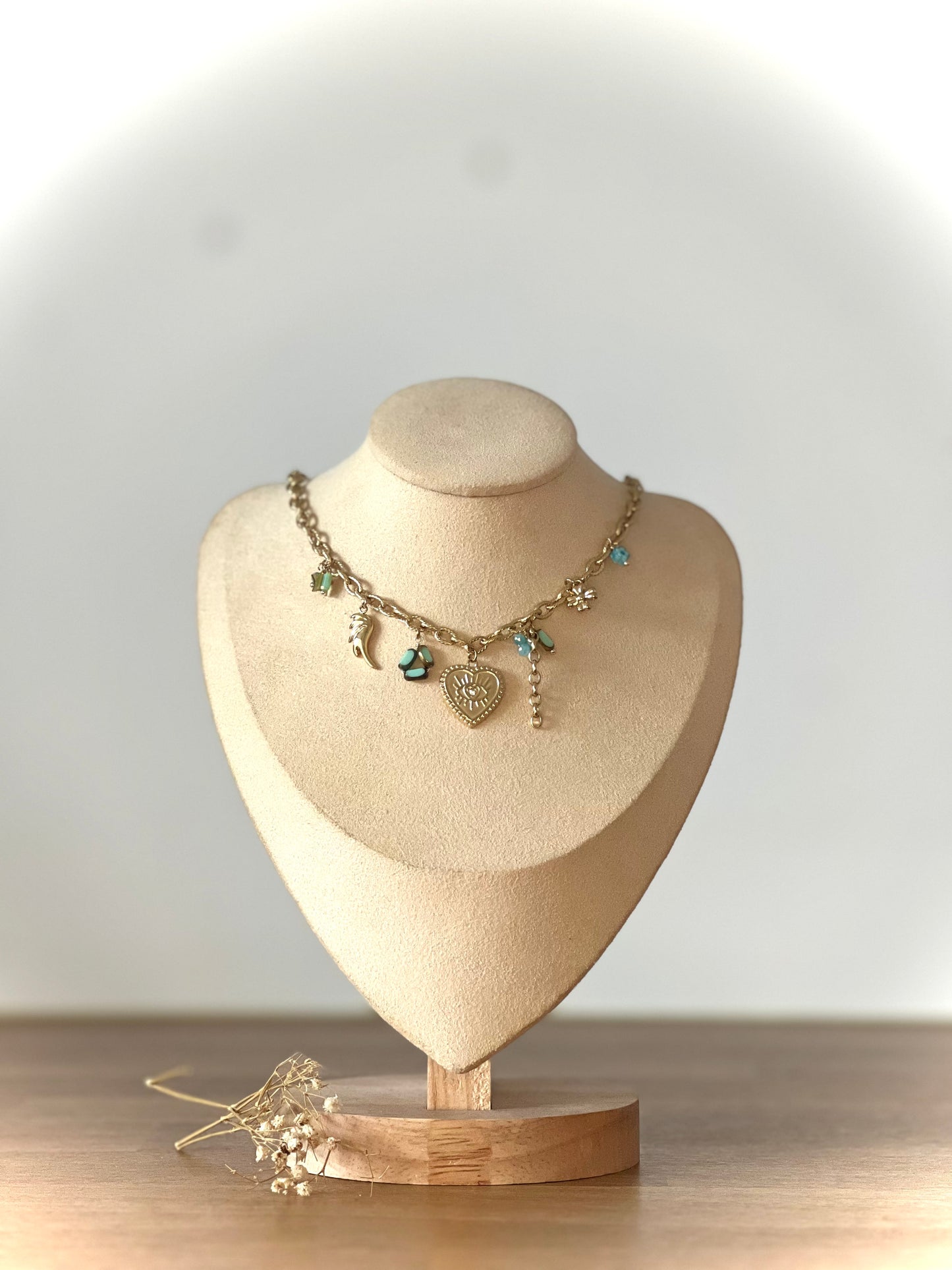 Collier Assia